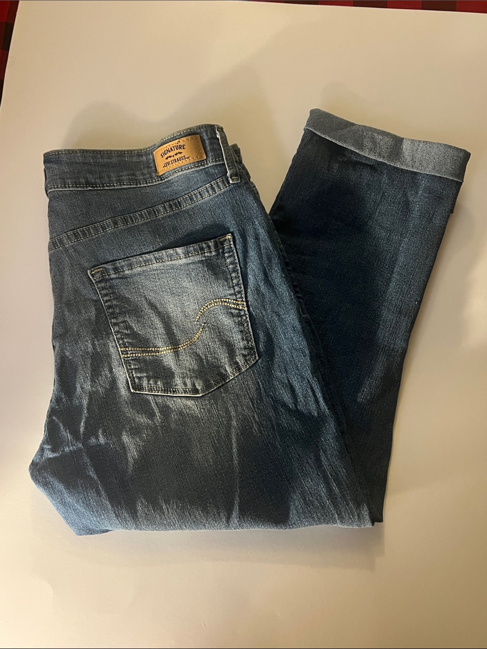 Signature by Levi Strauss Women's Dark Blue Cropped Jeans